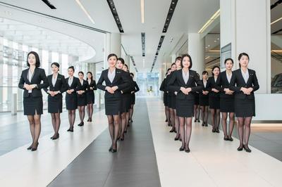 豪車(chē)銷(xiāo)售顧問(wèn)氣質(zhì)都那么好,原來(lái)要接受這么嚴(yán)格的禮儀訓(xùn)練